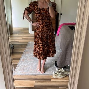 WALTER BAKER Yosline Gathered Tiger Jacquard Midi Dress‎ Size 4 NWOT